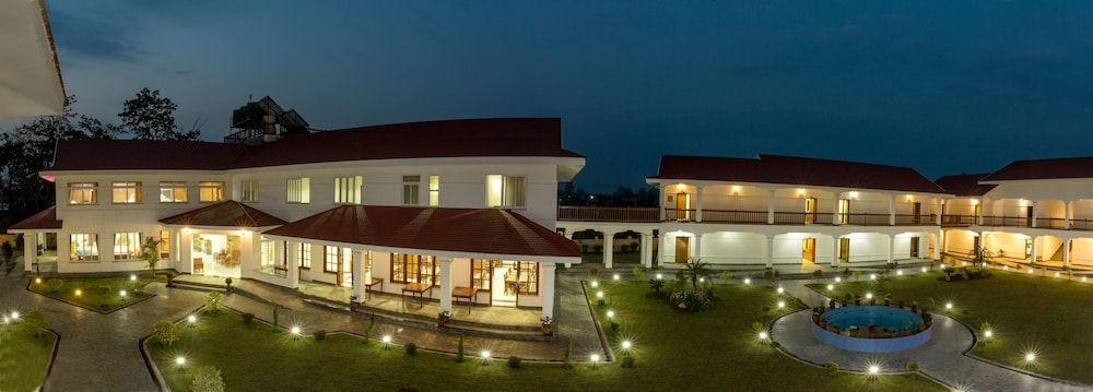 undefined Hotel Earth Light 4