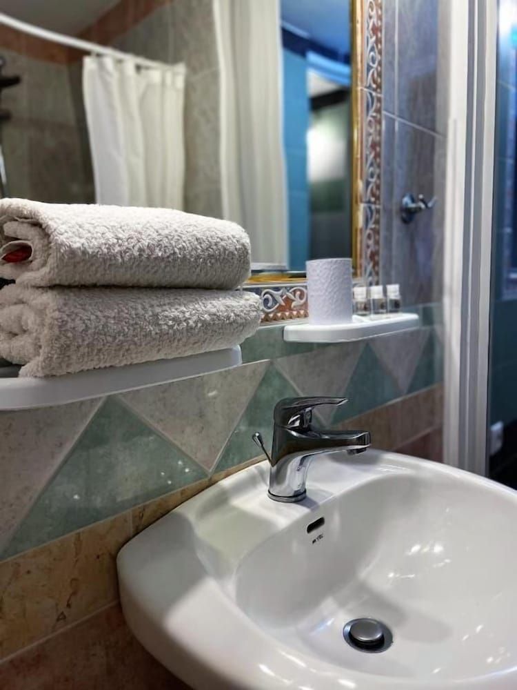 Vasilios Marinos Rooms Family Room 5