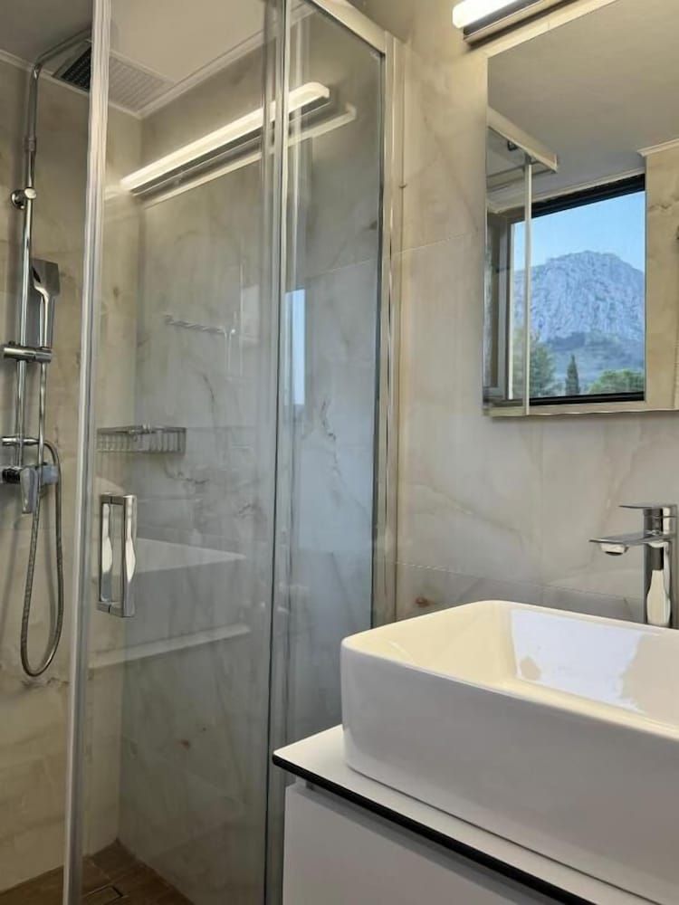 Vasilios Marinos Rooms Comfort Quadruple Room 6