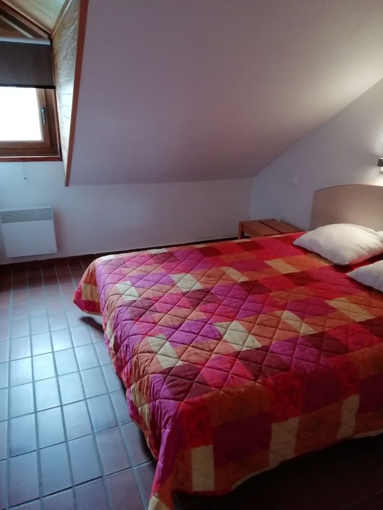 5 Room Apartment 8 People 1 baby 2 Shower Rooms Balcony