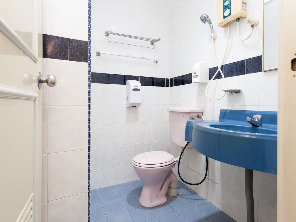 OYO 43915 T P Hotel Deluxe Double Room 4