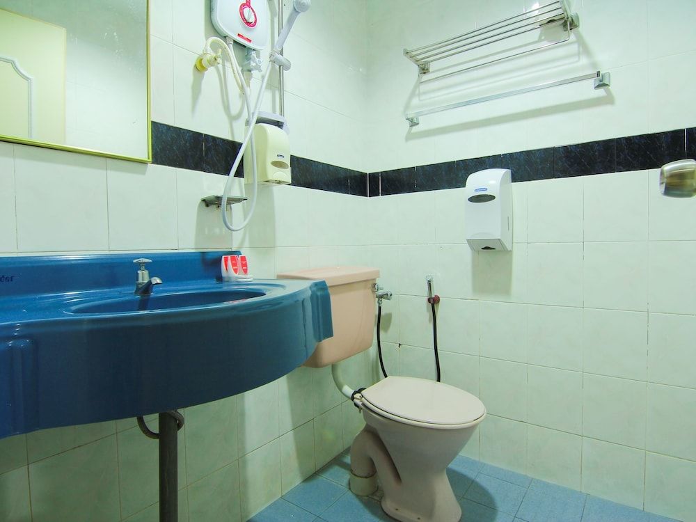 OYO 43915 T P Hotel Deluxe Suite 4