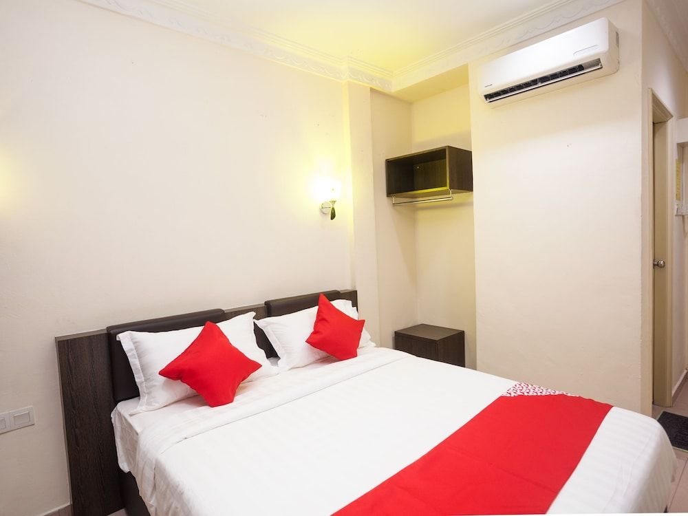 OYO 43915 T P Hotel Deluxe Double Room 3