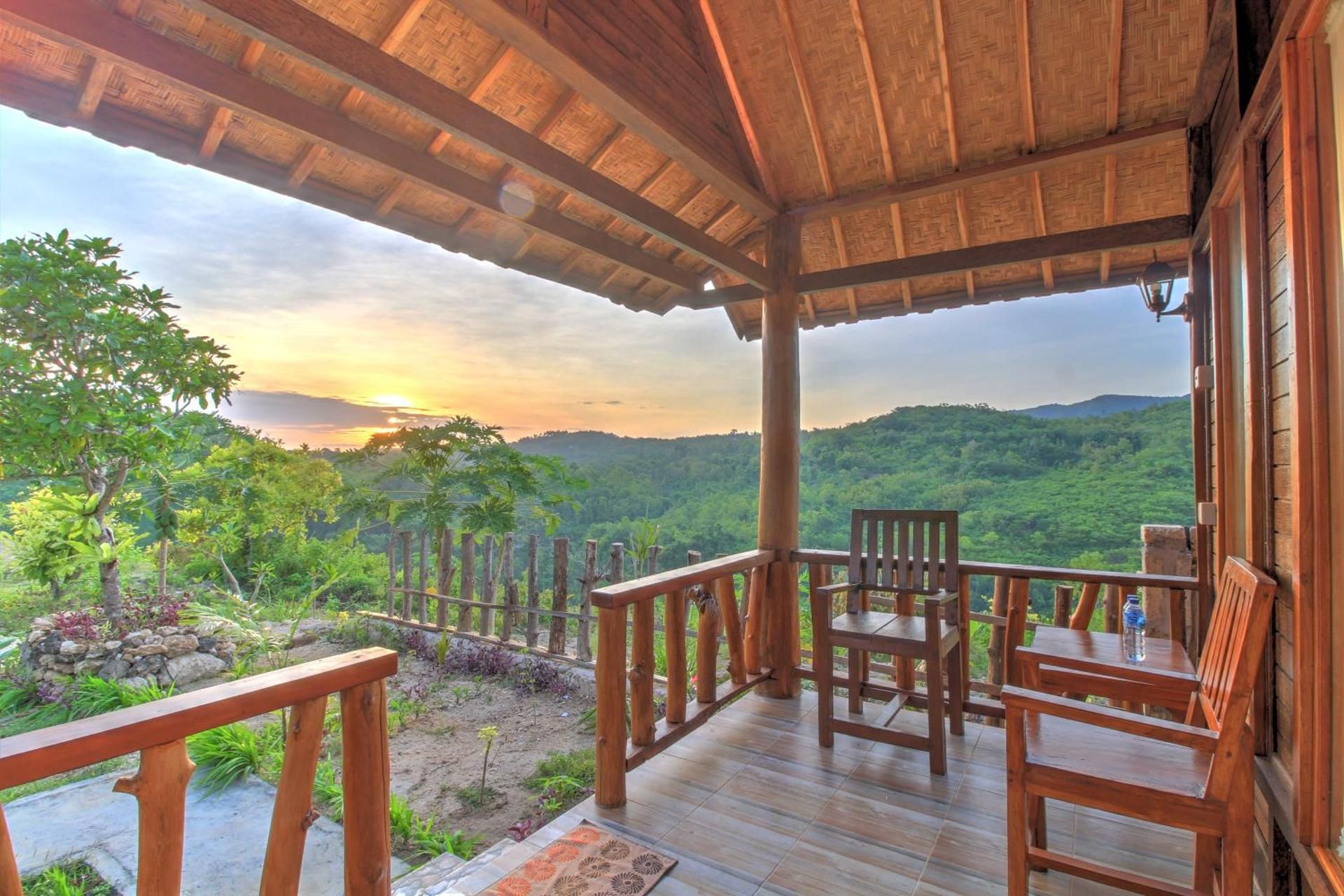 Ayu Hill Bungalows Double Room with Garden View 2