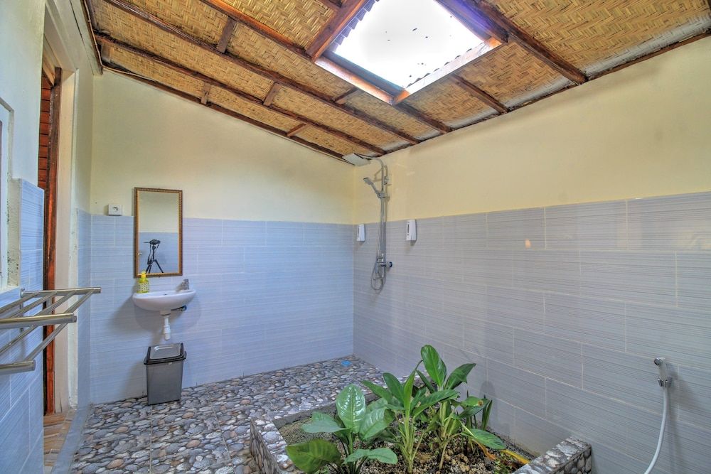 Ayu Hill Bungalow Deluxe Double Room 9