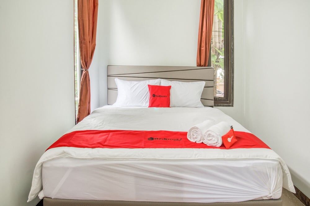 Double Room (RedDoorz)