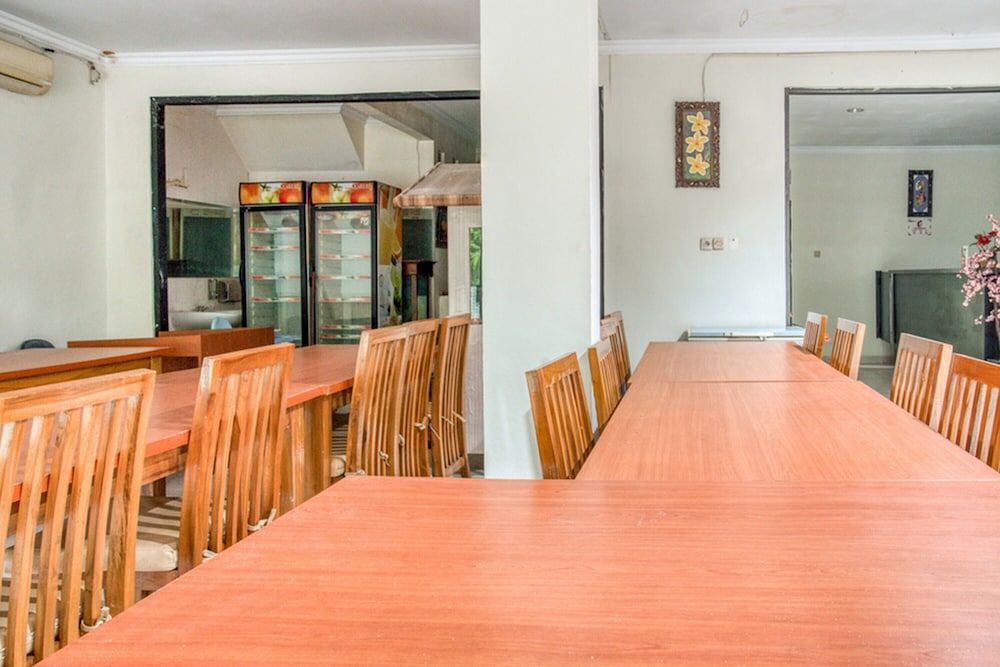 undefined RedDoorz near Taman Mini Jakarta 8