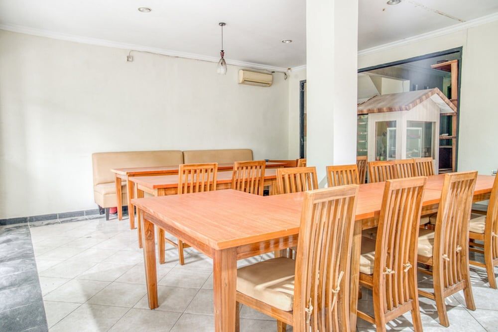 undefined RedDoorz near Taman Mini Jakarta 7