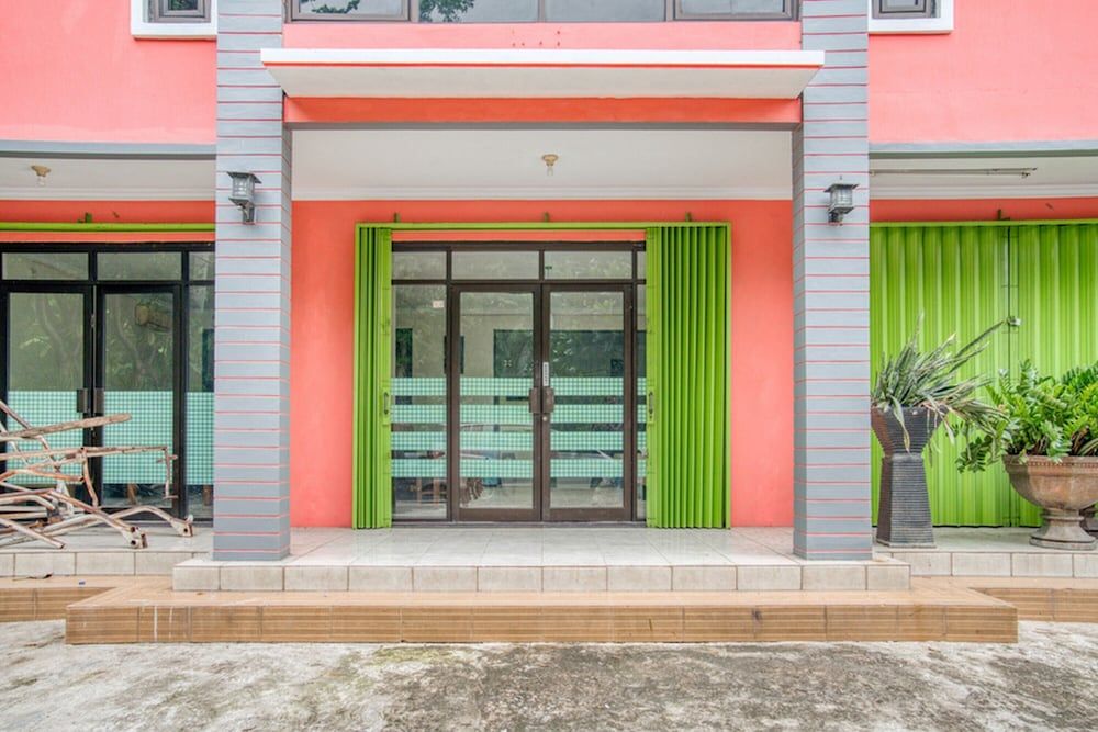 undefined RedDoorz near Taman Mini Jakarta 5