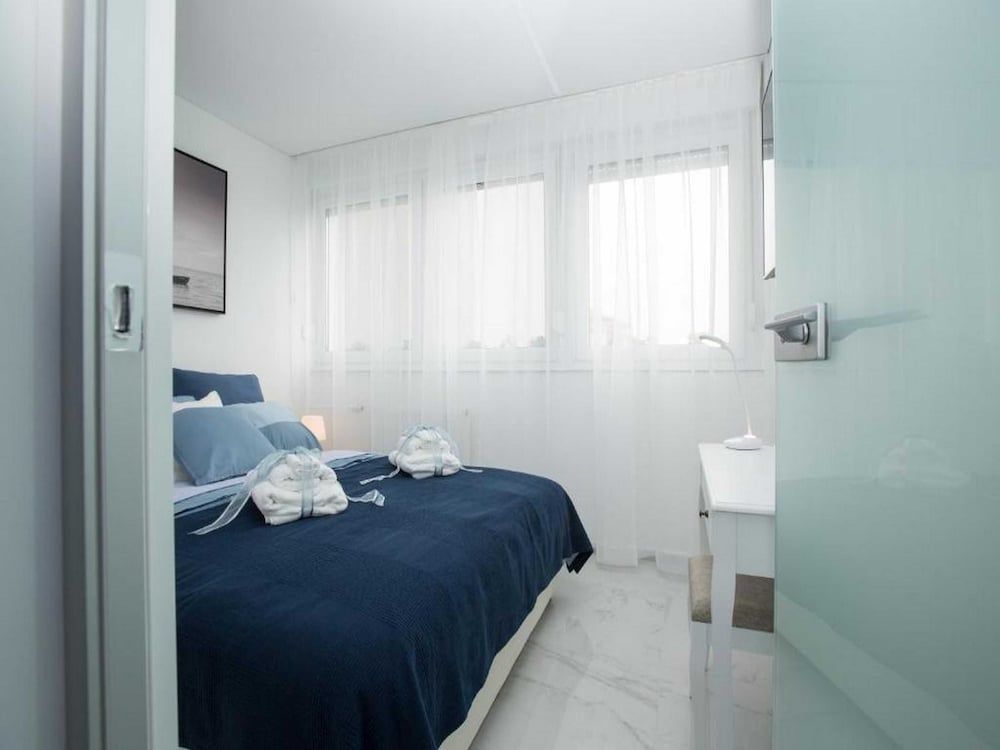 Apartment (Modern & Luxury APT Zagreb Airport W/)