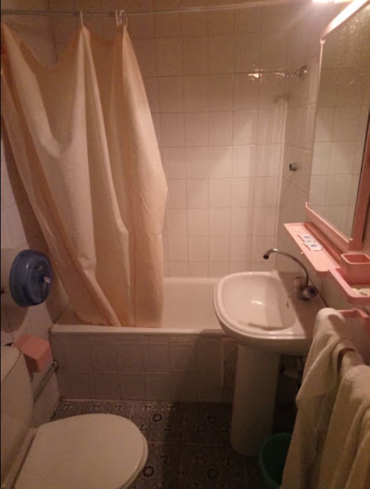 Hôtel Frantz Fanon Single Room 3