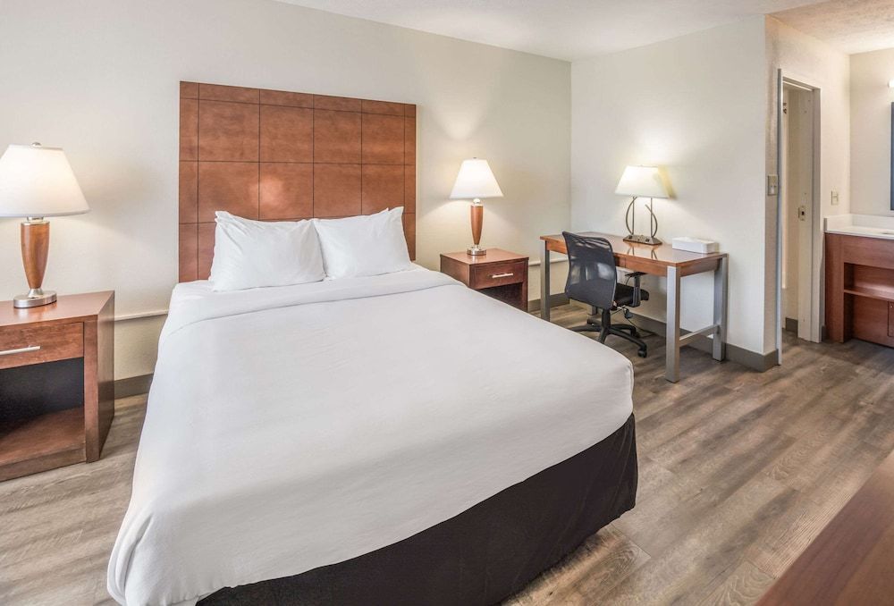 Suburban Studios Middlesboro Standard Room, 1 Queen Bed, Non Smoking (Pet Friendly) 4