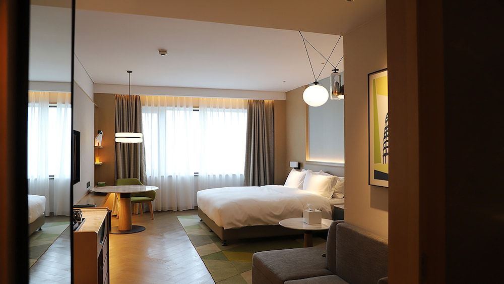 Standard Room, 1 King Bed, City View