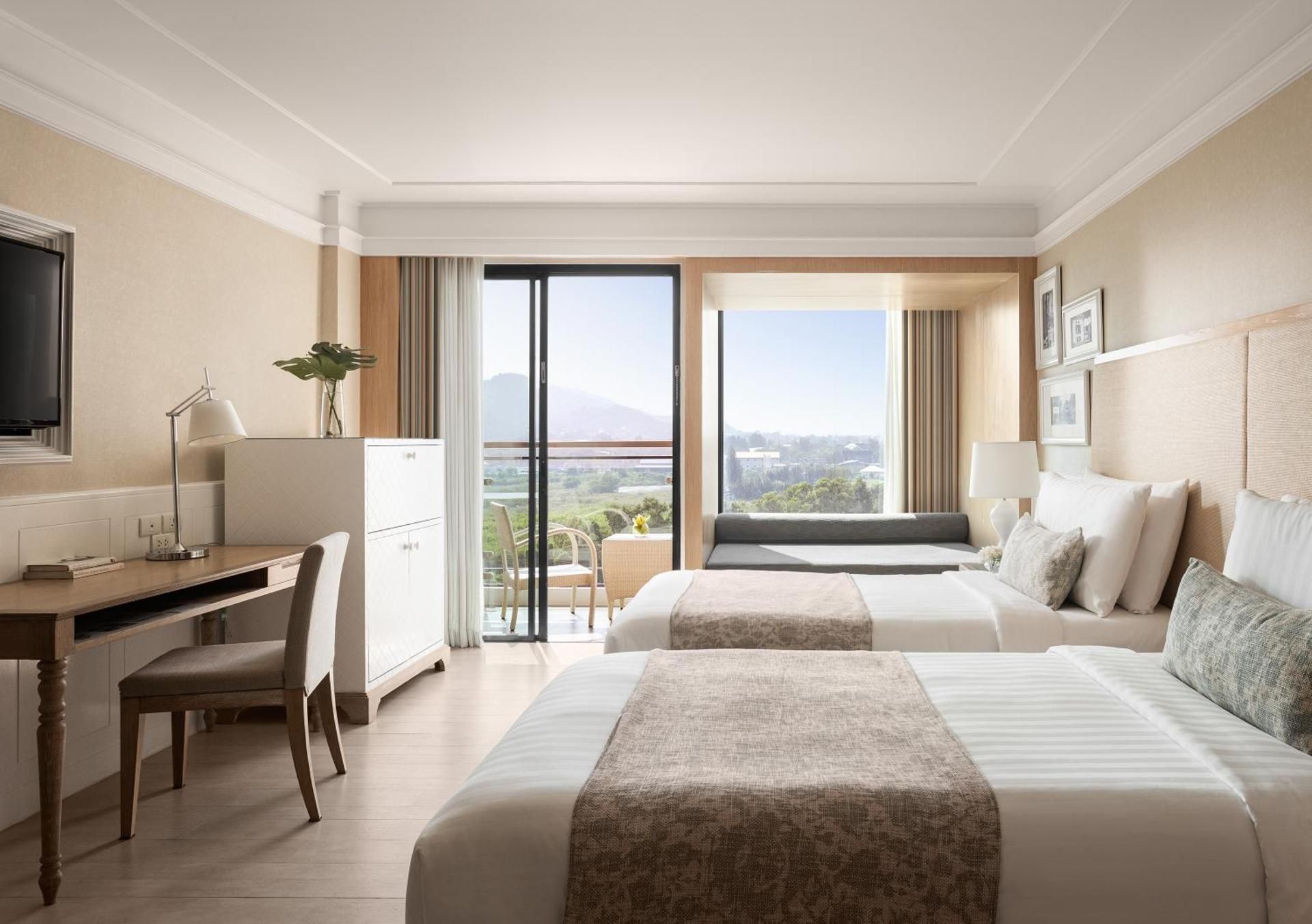 Deluxe Hill View King Room