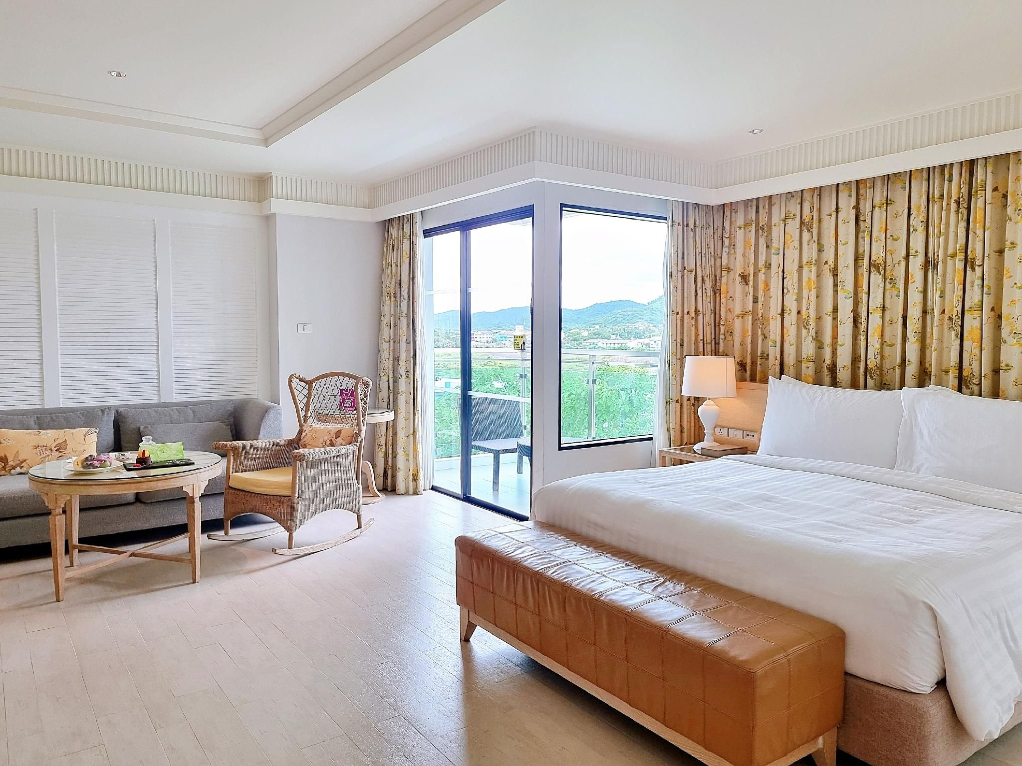 Family Suite Hillside View