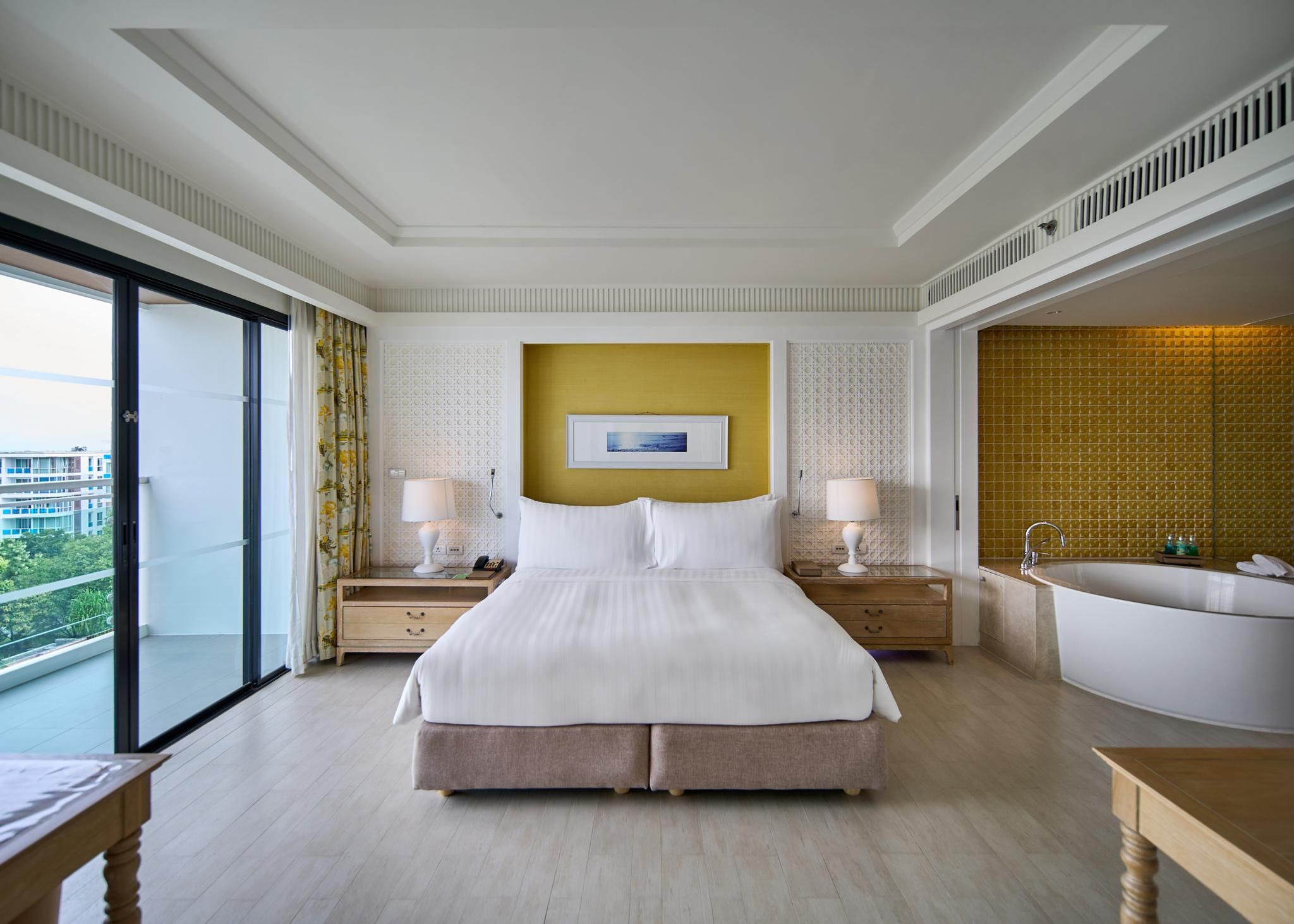 One Bedroom Suite with Seaview