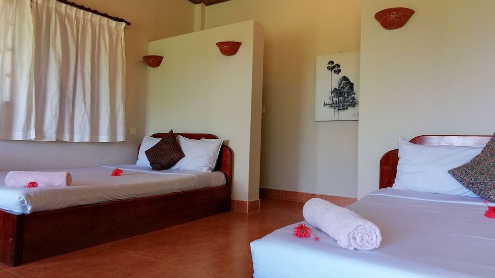 Q Bungalows Deluxe Quadruple Room, 2 Double Beds, Garden View 9