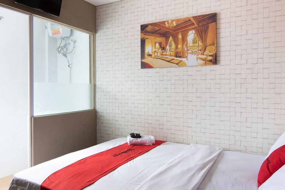 undefined RedDoorz Plus near Hayam Wuruk 2 5