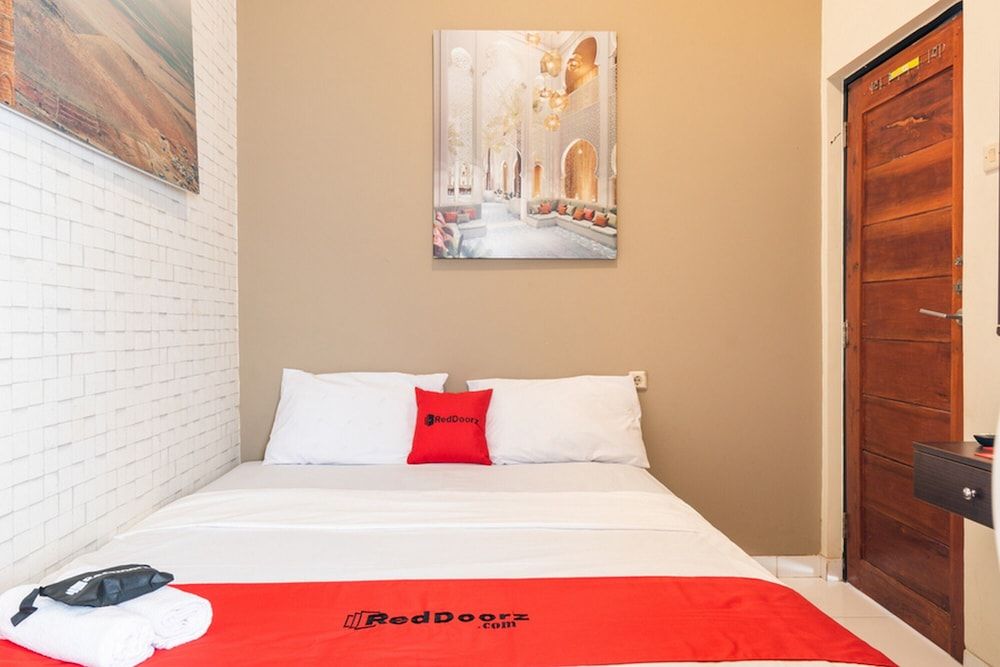 undefined RedDoorz Plus near Hayam Wuruk 2 4