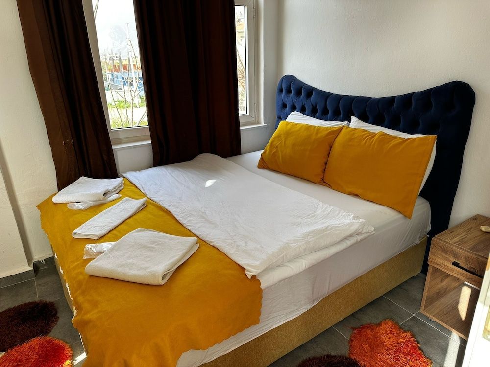 Comfort Suite, Courtyard View