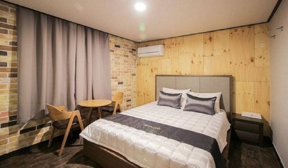 undefined Hotel The May 2