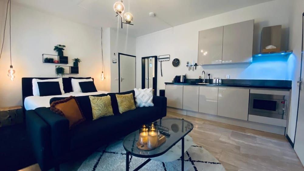 Marble Times Deluxe Studio Suite 6