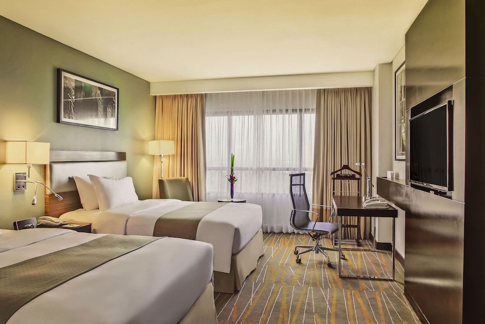 undefined Holiday Inn & Suites Makati by IHG 5
