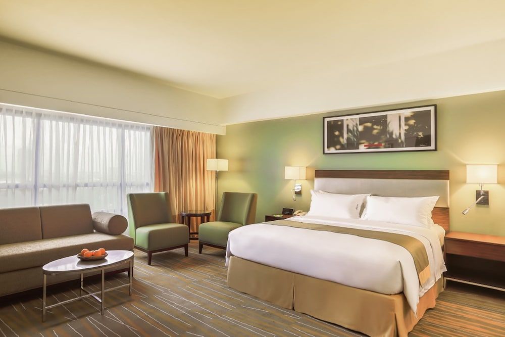 undefined Holiday Inn & Suites Makati by IHG