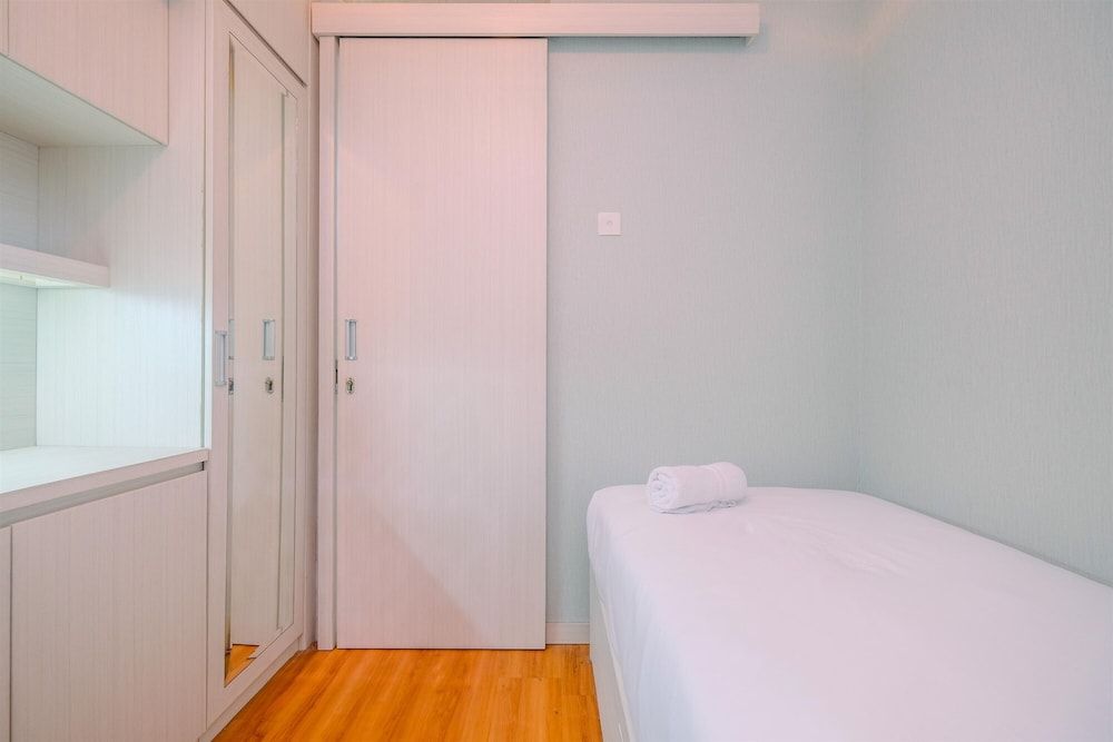 undefined Cozy Stay 2BR Bassura City Apartment 9