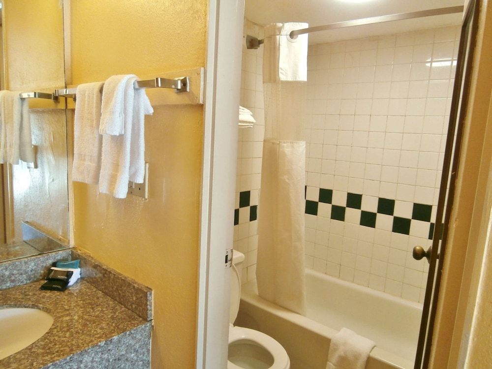 Country Hearth Inn & Suites Cartersville Room, 2 Double Beds, Non Smoking 4