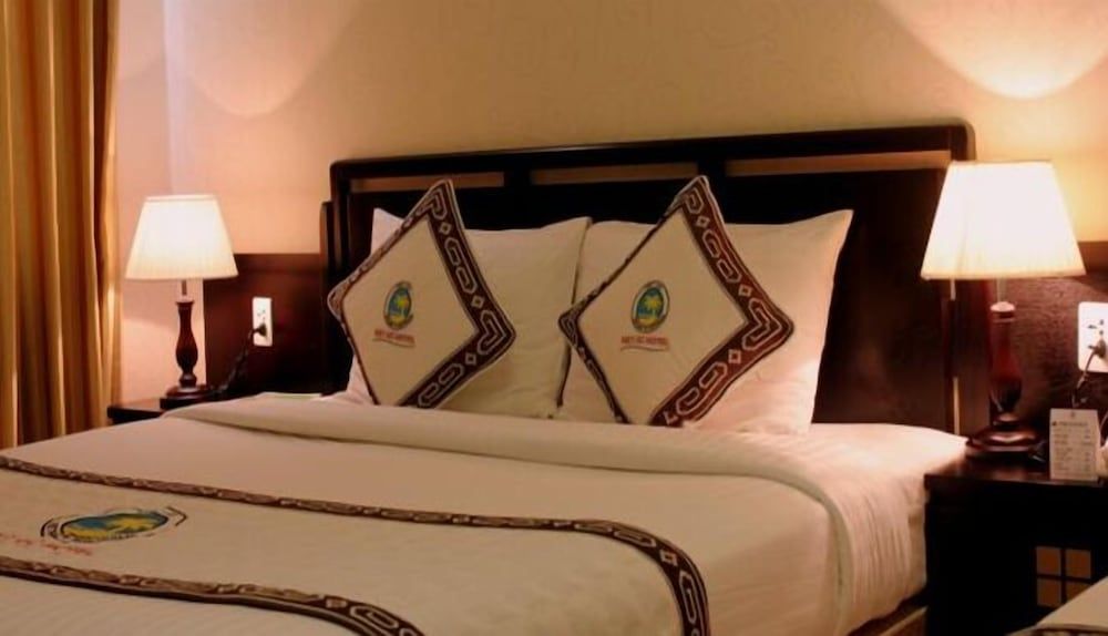 Viet Uc Hotel Superior Double Room 3