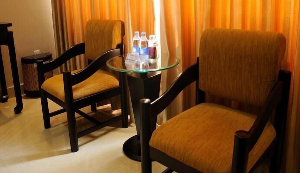 Viet Uc Hotel Superior Double Room 10