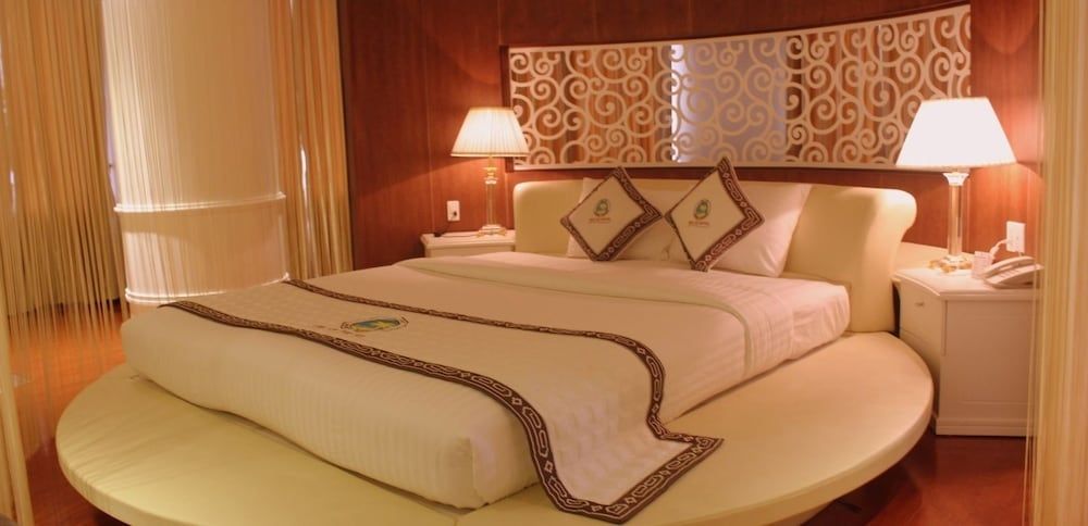 Viet Uc Hotel Viet Uc Suite Room