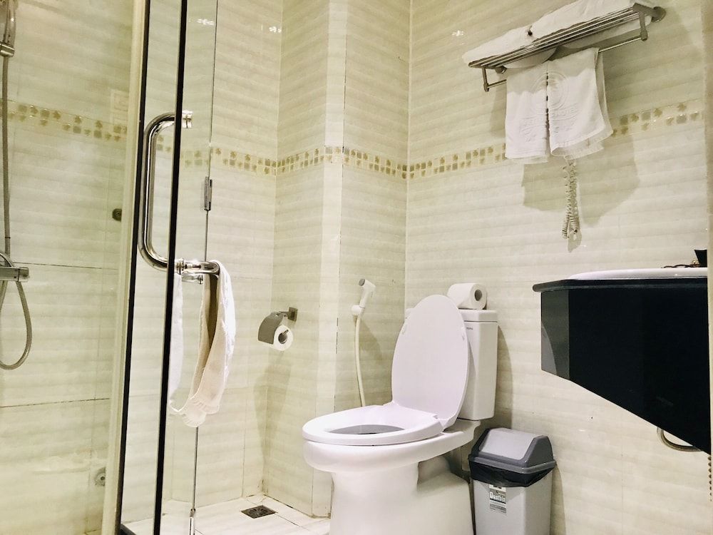 Viet Uc Hotel Superior Double Room 5