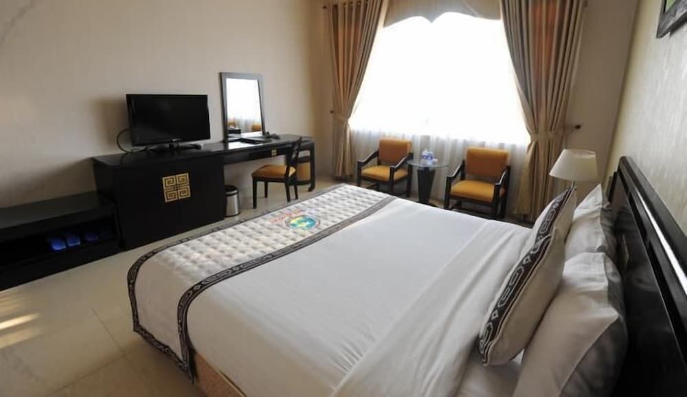 Viet Uc Hotel Superior Double Room 4