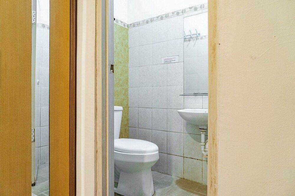 undefined RedDoorz @ Kebon Kacang 10