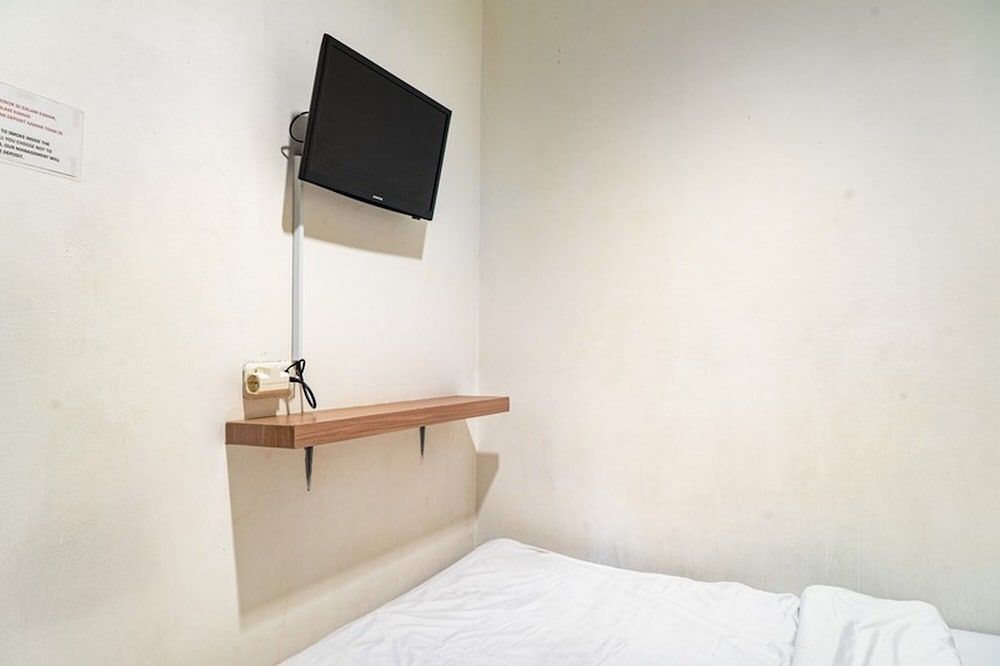 RedDoorz @ Kebon Kacang Double Room (RedDoorz) 9