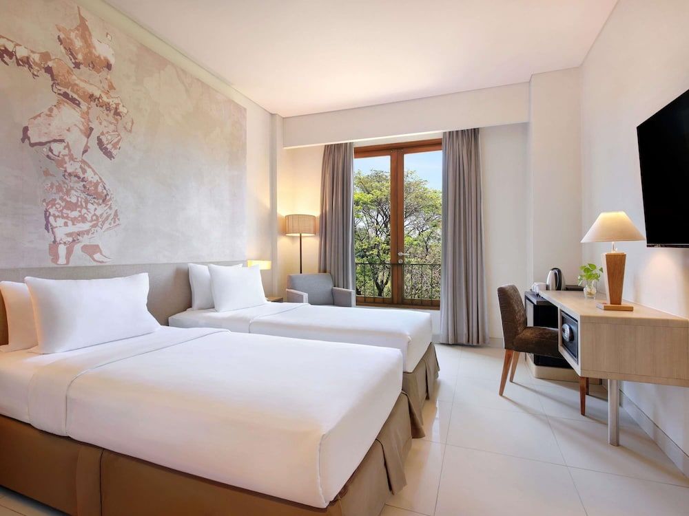 Superior Twin Room, 2 Twin Beds, Pool View
