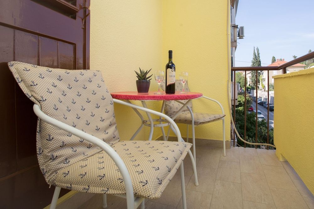 Split Center Beautiful Apartment Comfort Apartment, 1 Queen Bed with Sofa bed 17