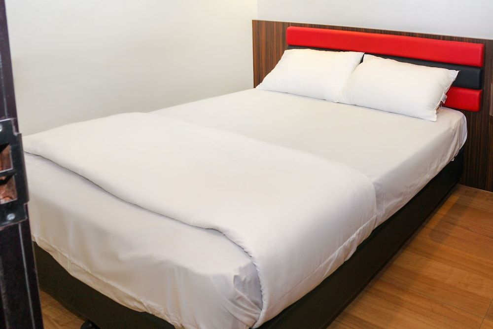 undefined OYO 90027 Happy Hotel 2