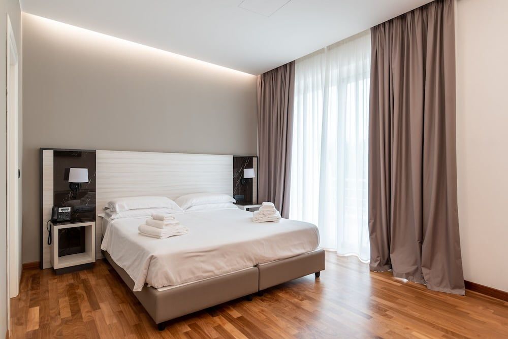 Deluxe Double or Twin Room, Harbor View