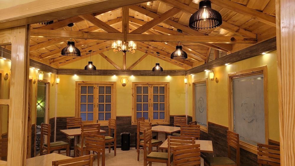 undefined Goroomgo Hidden Chalet Mall Road Nainital 4