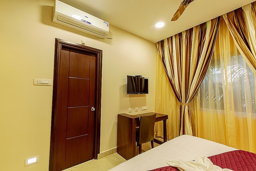 Hotel Akshay Grand Deluxe Double Room 13