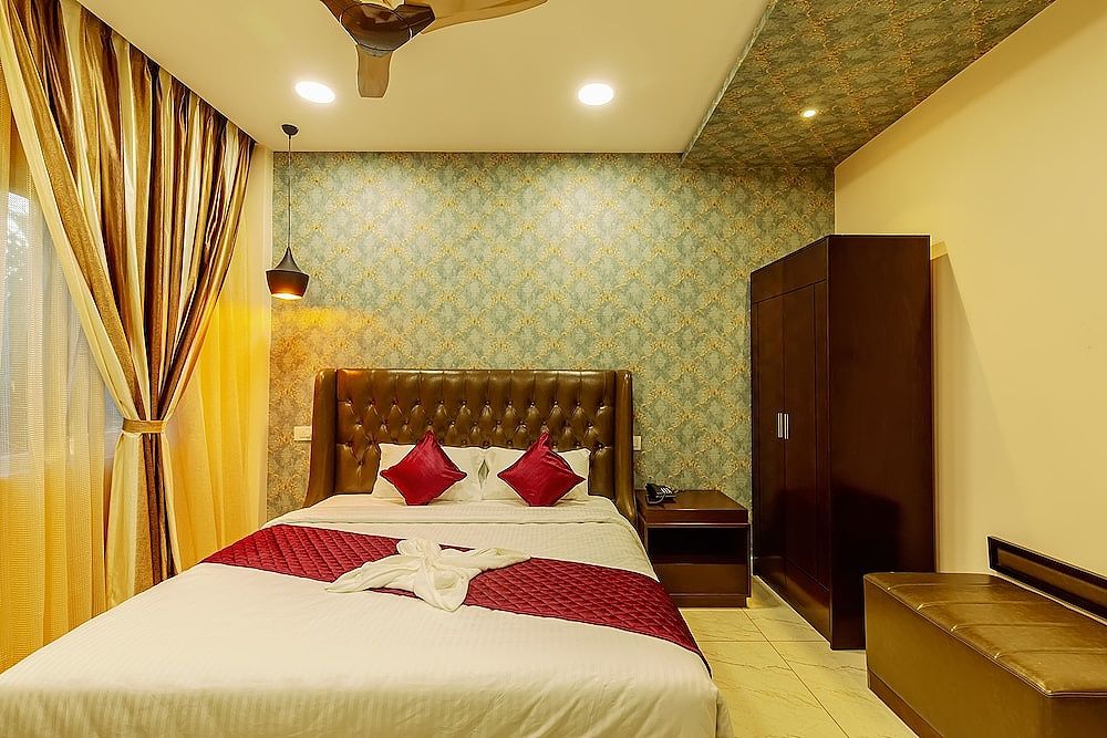 Hotel Akshay Grand Deluxe Double Room 5