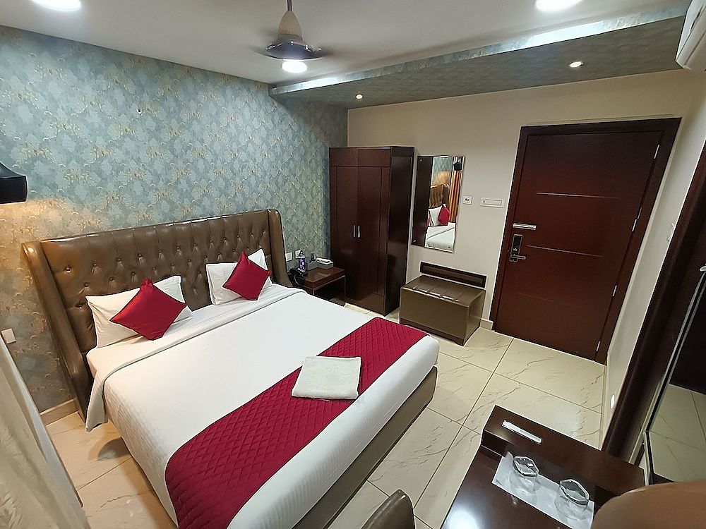 Hotel Akshay Grand Deluxe Double Room 3