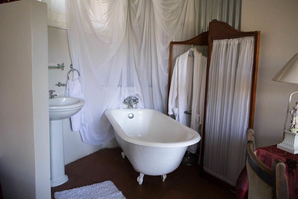 Deep Soaking Bathtub