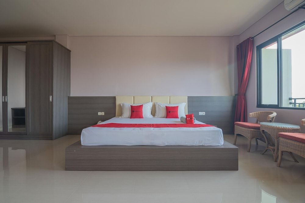 RedDoorz Premium @ Fafa Hills Resort Puncak