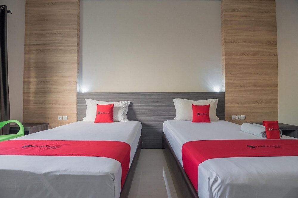 RedDoorz Premium @ Fafa Hills Resort Puncak