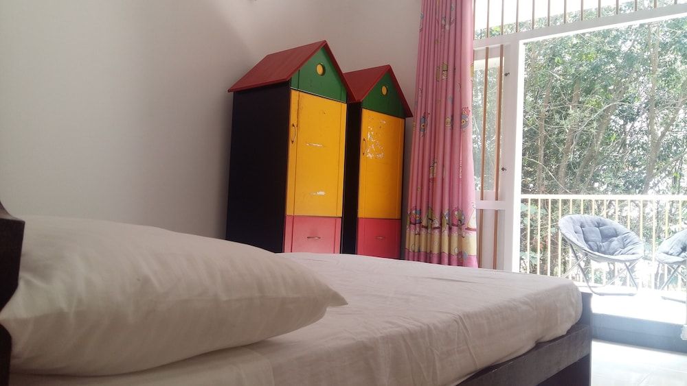 White House Pink Room with Fan 2