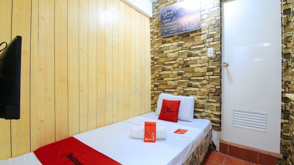 undefined RedDoorz near OWWA Pasay 9